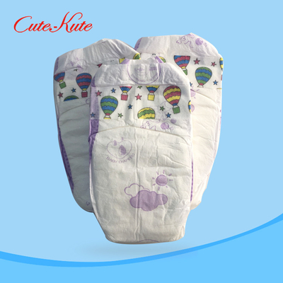 Pañal disponible absorbente estupendo del bebé