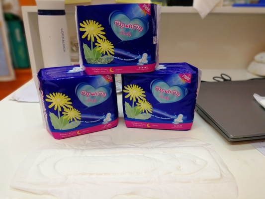 El día utiliza los cojines sanitarios regulares sanitarios de bambú de las servilletas 245m m estupendos ligeramente