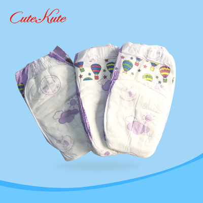Pañal disponible absorbente estupendo del bebé